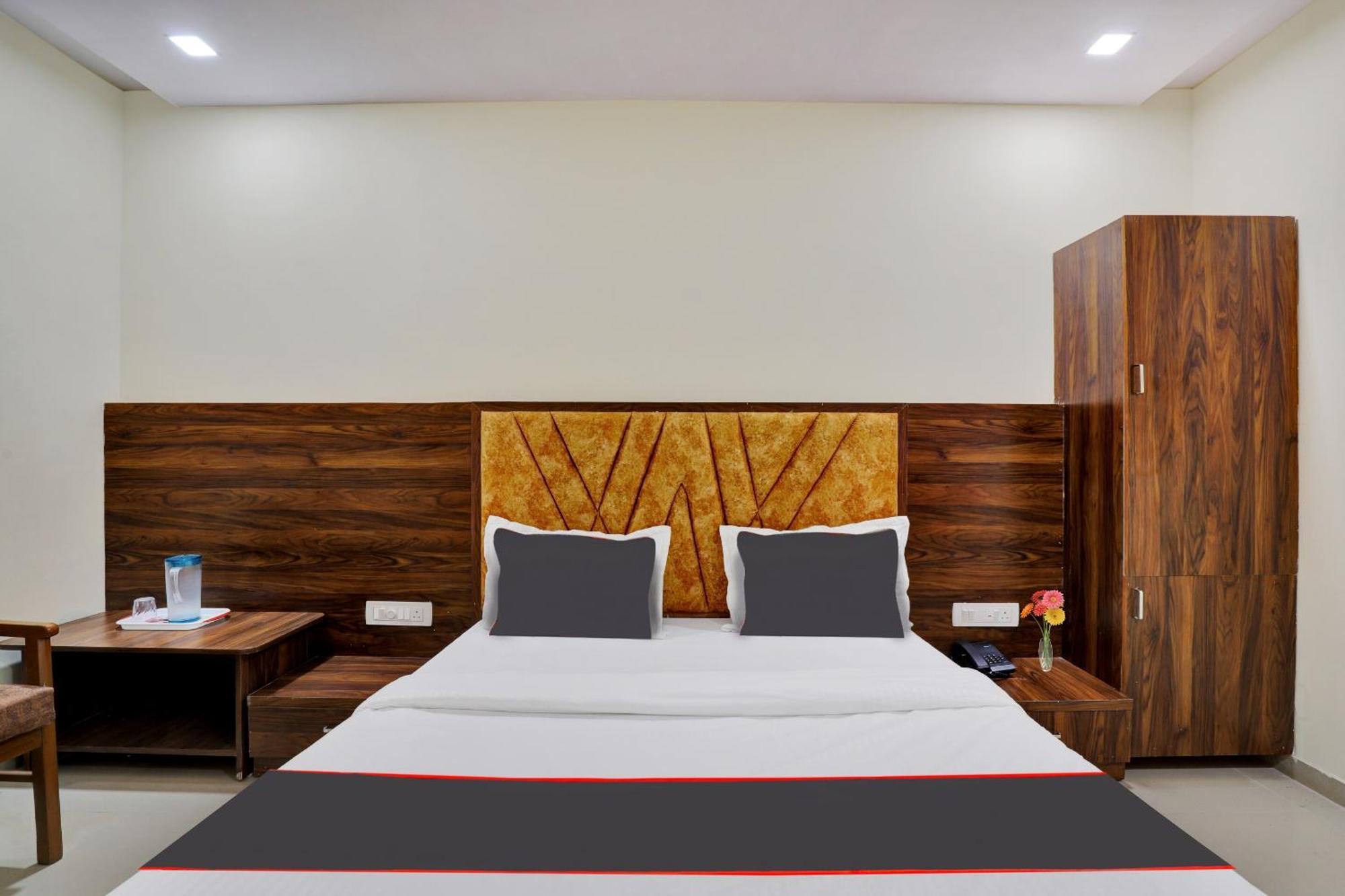 Hotel O Neelkamal Ахмедабад Экстерьер фото